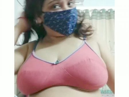 actress kriti kharbanda shows boobs back side