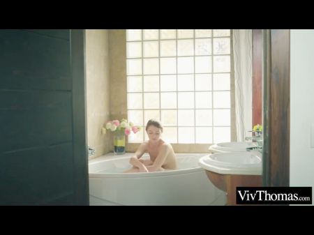 lesbian eat dripping pussy