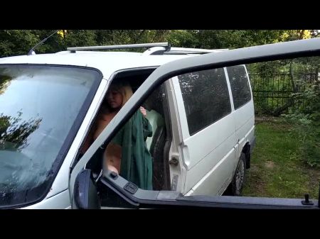 girl_driving_naked