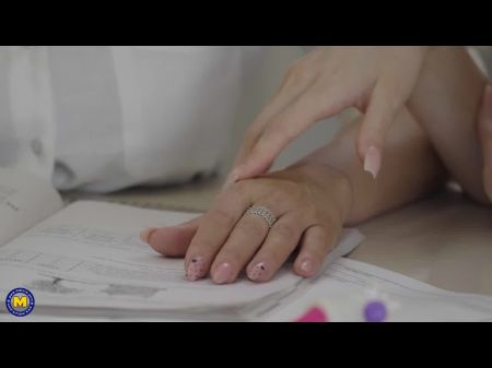 lesbian seduces reluctant teen