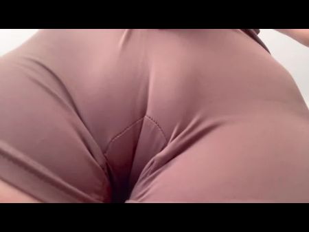 latina con vagina carnosa duchando