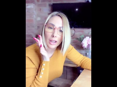 amy and eve teasing in an amazing sexy threesome