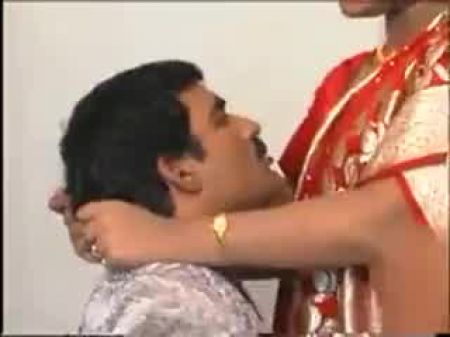 desi aunty blous bra saree change