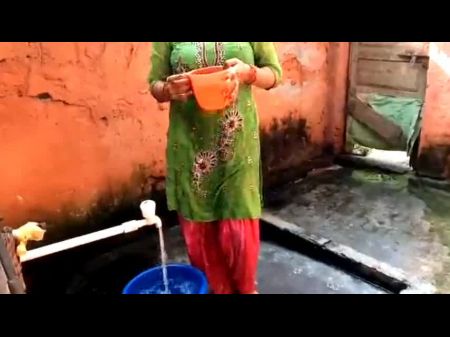 desi village girl piss videos