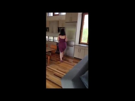 big booty jiggly walking