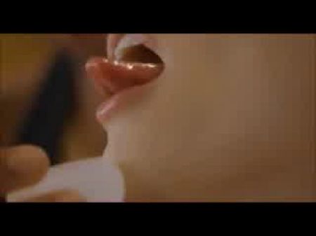 girls stripping public placese put ice cubes theyre ass