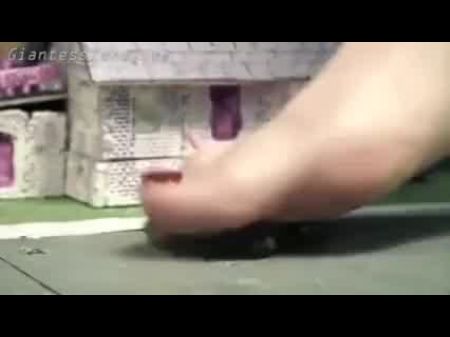 giantess small man