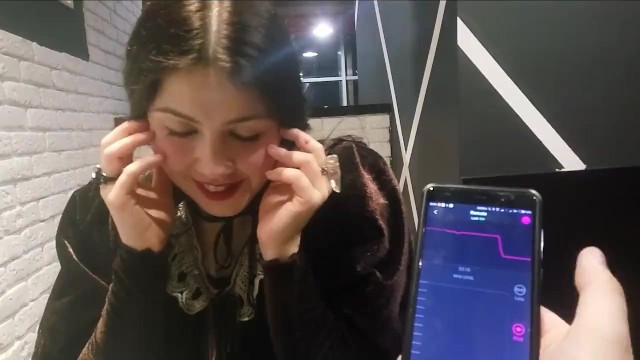 making girlfriend cum